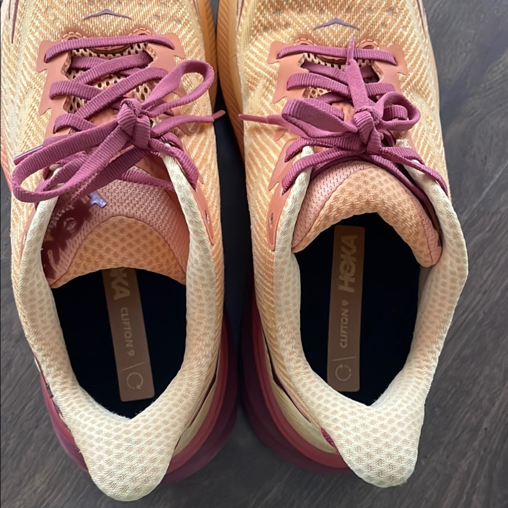 Hoka Vibrant Orange and Purple Running Shoes size 9 woman’s. Clifton 9 - Picture 3 of 5
